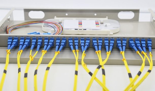 Hộp phối quang ODF bao gồm những phụ kiện gì?