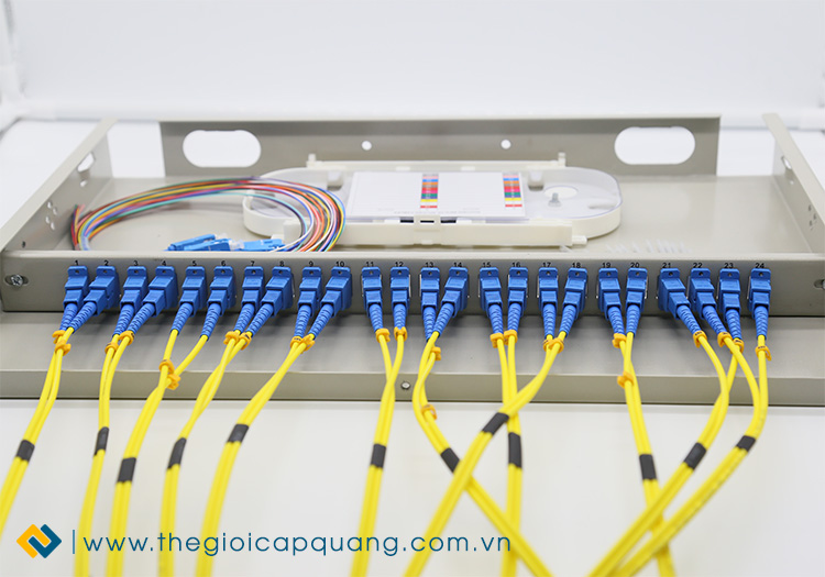Hộp ODF quang lắp đầy đủ phụ kiện Hộp ODF quang lắp đầy đủ phụ kiện