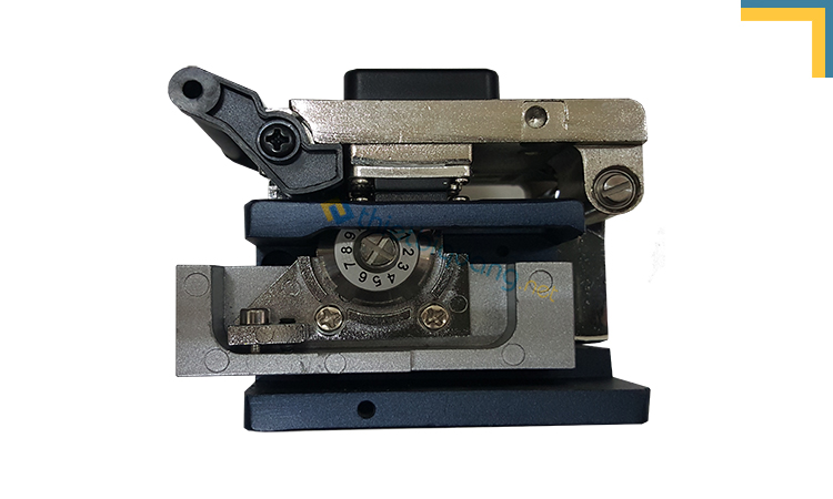 Góc cạnh khác của dao cắt sợi quang FS-6S