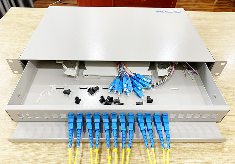 Phụ kiện trong hộp ODF 24FO lắp rack hãng KCO