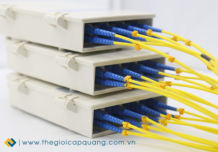 Hộp ODF 8FO đầy đủ phụ kiện Hộp ODF 8FO đầy đủ phụ kiện
