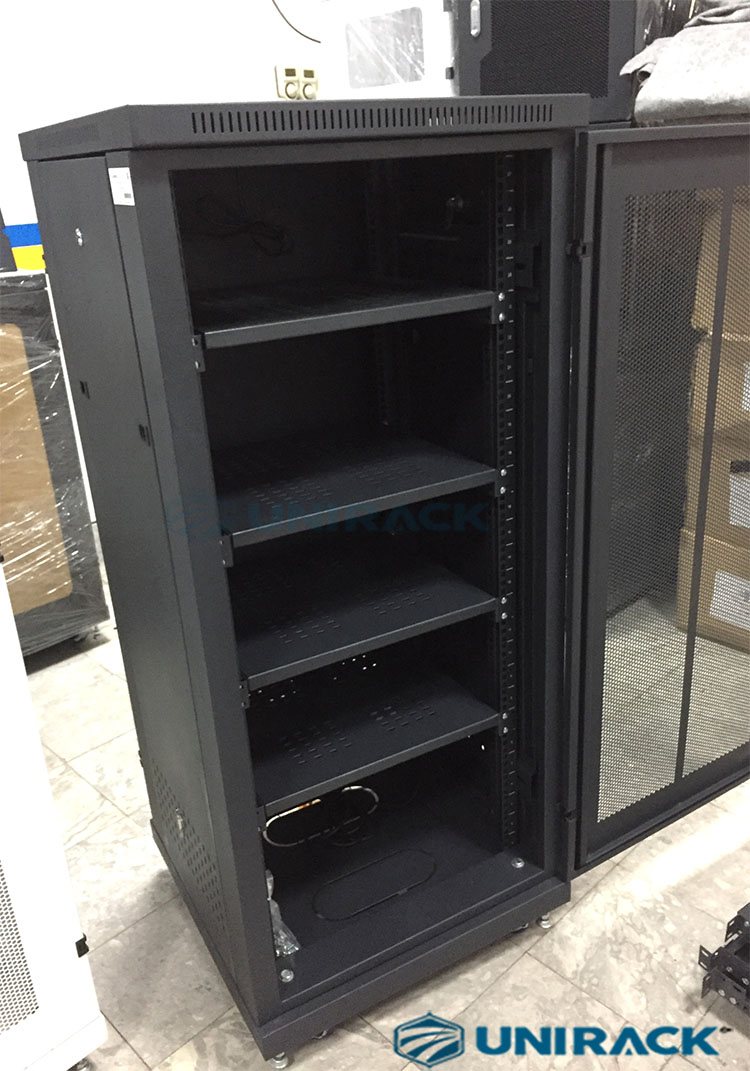 Tủ rack 27U lắp 5 khay cố định Tủ rack 27U lắp 5 khay cố định